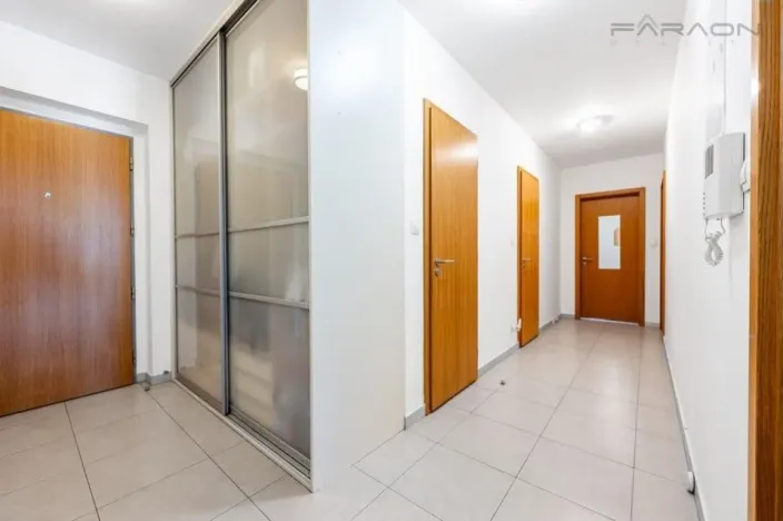 Pronájem bytu 3+kk, Praha - Hloubětín, Nademlejnská, 86 m2
