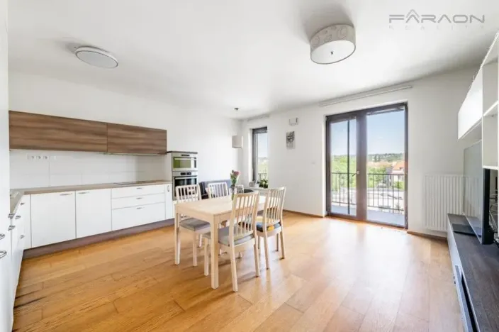 Pronájem bytu 3+kk, Praha - Hloubětín, Nademlejnská, 86 m2