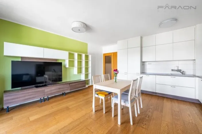 Pronájem bytu 3+kk, Praha - Hloubětín, Nademlejnská, 86 m2