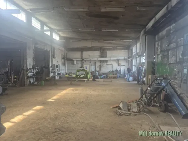 Pronájem výrobních prostor, Světice, V Zahradách, 1100 m2