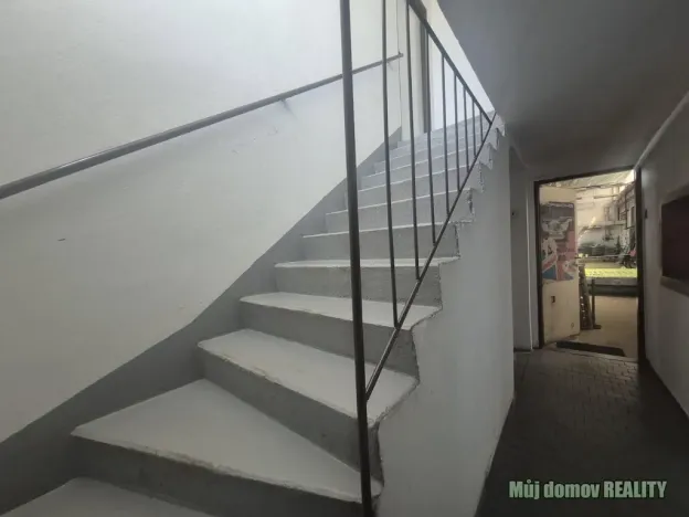 Pronájem výrobních prostor, Světice, V Zahradách, 1100 m2
