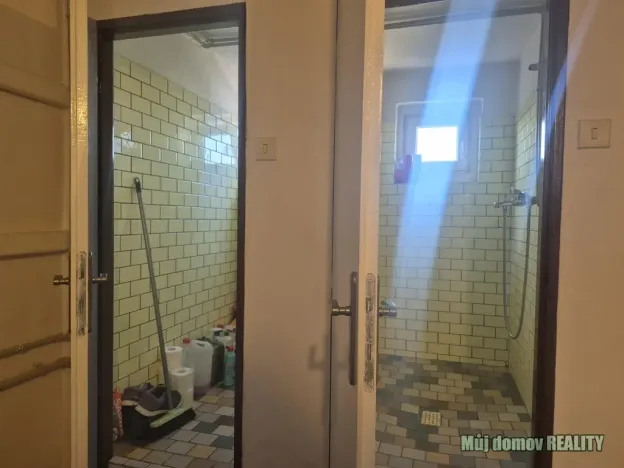 Pronájem výrobních prostor, Světice, V Zahradách, 1100 m2