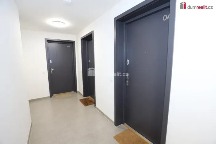 Pronájem bytu 1+kk, Praha - Dolní Chabry, Ústecká, 37 m2