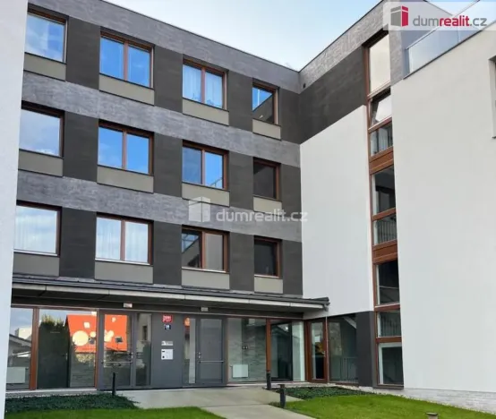 Pronájem bytu 1+kk, Praha - Dolní Chabry, Ústecká, 37 m2