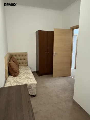 Pronájem bytu 3+1, Karlovy Vary, K. Čapka, 68 m2