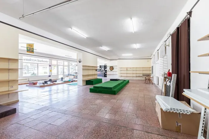 Prodej obchodního prostoru, Drnholec, nám. Svobody, 484 m2