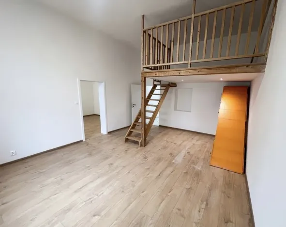 Pronájem bytu 2+1, Karlovy Vary, Koptova, 76 m2