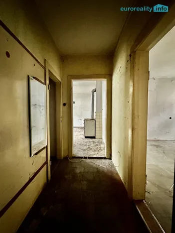 Prodej bytu 2+1, Nejdek, náměstí Karla IV., 70 m2