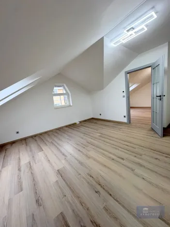 Pronájem bytu 2+kk, Praha, Kotlaska, 58 m2