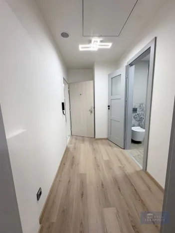 Pronájem bytu 2+kk, Praha, Kotlaska, 58 m2