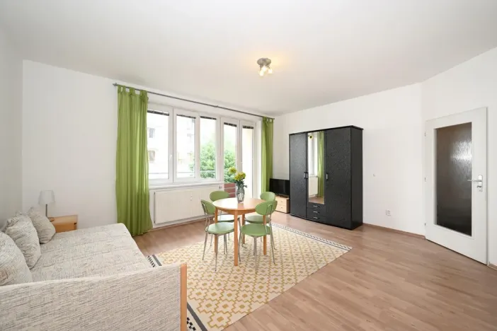 Pronájem bytu 1+kk, Praha - Kyje, Za černým mostem, 34 m2