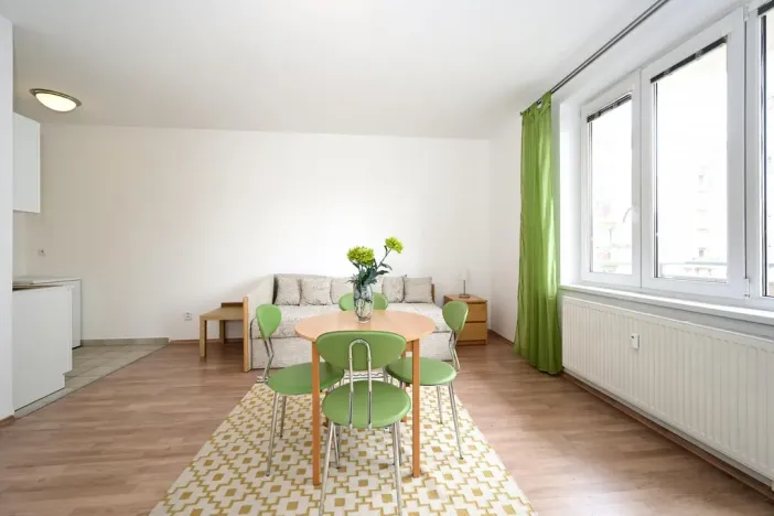 Pronájem bytu 1+kk, Praha - Kyje, Za černým mostem, 34 m2