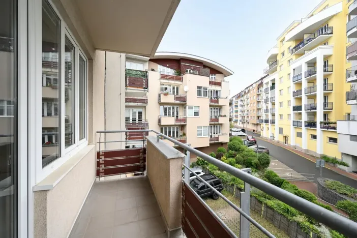 Pronájem bytu 1+kk, Praha - Kyje, Za černým mostem, 34 m2