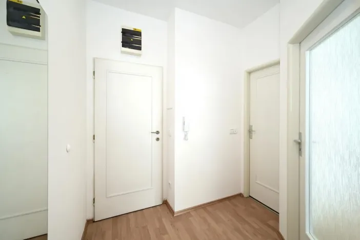 Pronájem bytu 1+kk, Praha - Kyje, Za černým mostem, 34 m2