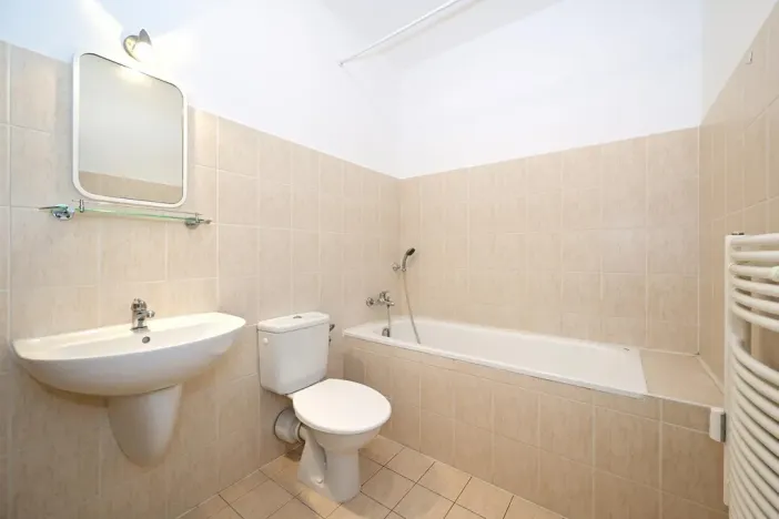 Pronájem bytu 1+kk, Praha - Kyje, Za černým mostem, 34 m2