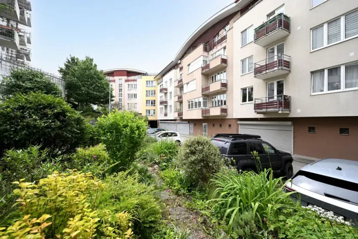Pronájem bytu 1+kk, Praha - Kyje, Za černým mostem, 34 m2