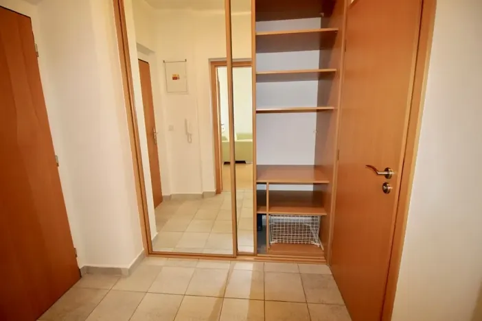 Pronájem bytu 1+kk, Praha - Košíře, Pod Klamovkou, 44 m2