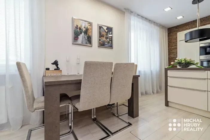 Prodej bytu 2+kk, Ostrava, Vrázova, 79 m2