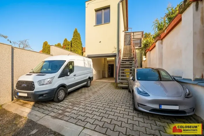 Prodej obchodního prostoru, Pohořelice, 350 m2