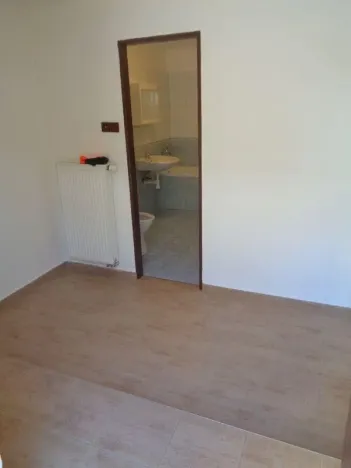 Pronájem bytu 1+kk, Praha - Smíchov, Plzeňská, 35 m2