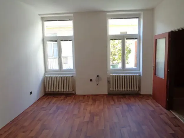 Pronájem bytu 1+kk, Praha - Smíchov, Plzeňská, 35 m2