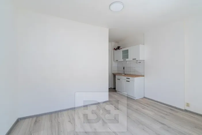 Pronájem bytu 1+kk, Praha - Kobylisy, Náhorní, 19 m2