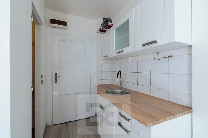 Pronájem bytu 1+kk, Praha - Kobylisy, Náhorní, 19 m2