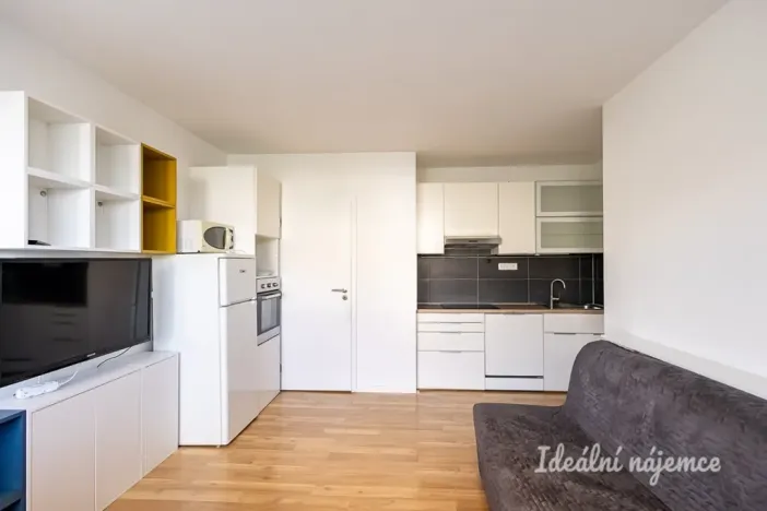Pronájem bytu 1+1, Praha - Bohnice, Cafourkova, 32 m2