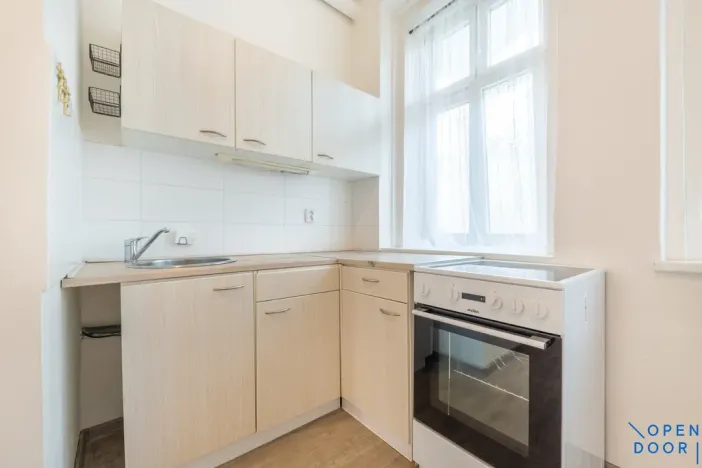 Pronájem bytu 1+1, Praha - Žižkov, Husitská, 28 m2