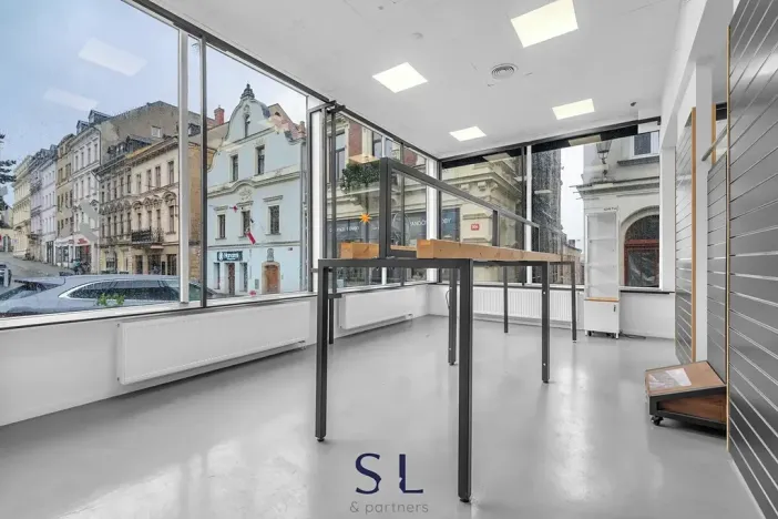 Pronájem obchodního prostoru, Liberec, nám. Sokolovské, 214 m2