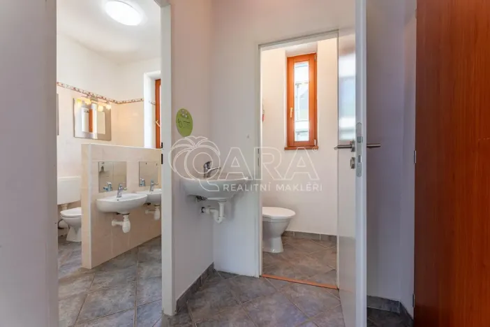 Pronájem komerční nemovitosti, Praha - Kyje, Herdovská, 75 m2