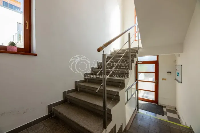 Pronájem komerční nemovitosti, Praha - Kyje, Herdovská, 75 m2