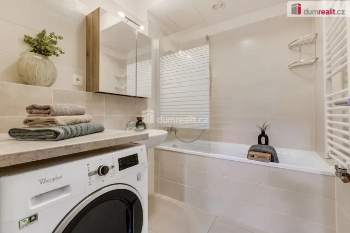 Prodej bytu 3+kk, Praha - Háje, Loosova, 72 m2
