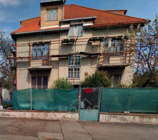 Prodej podílu 1/4 činžovního domu, Praha - Hlubočepy, V násypu, 430 m2