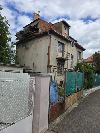Prodej podílu 1/4 činžovního domu, Praha - Hlubočepy, V násypu, 430 m2