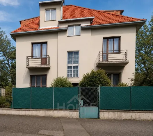 Prodej podílu 1/4 činžovního domu, Praha - Hlubočepy, V násypu, 430 m2
