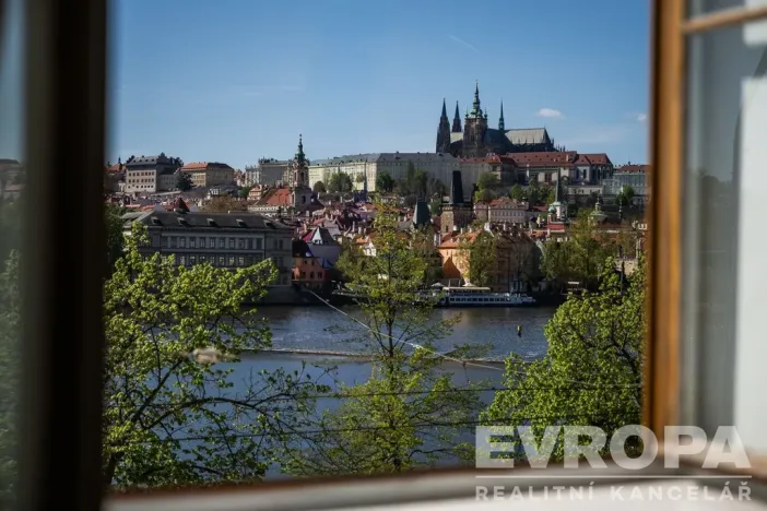 Prodej bytu 2+kk, Praha - Staré Město, Smetanovo nábřeží, 77 m2
