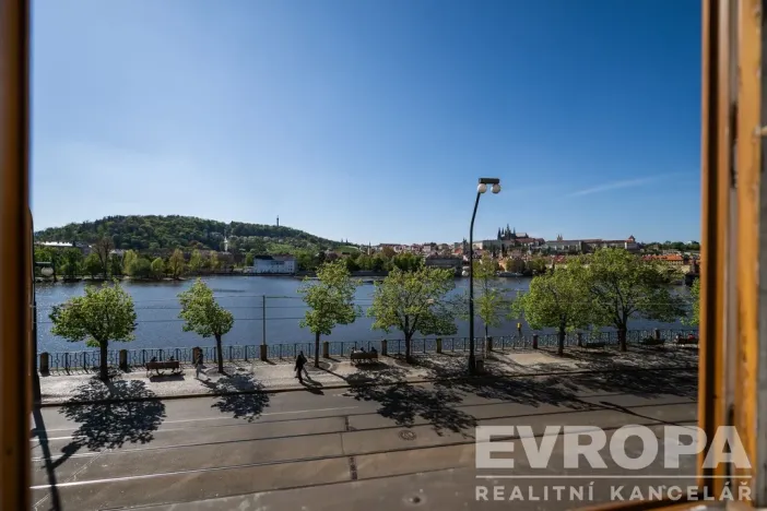 Prodej bytu 2+kk, Praha - Staré Město, Smetanovo nábřeží, 77 m2