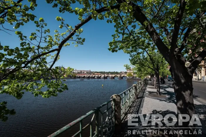 Prodej bytu 2+kk, Praha - Staré Město, Smetanovo nábřeží, 77 m2