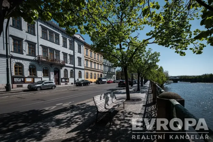 Prodej bytu 2+kk, Praha - Staré Město, Smetanovo nábřeží, 77 m2