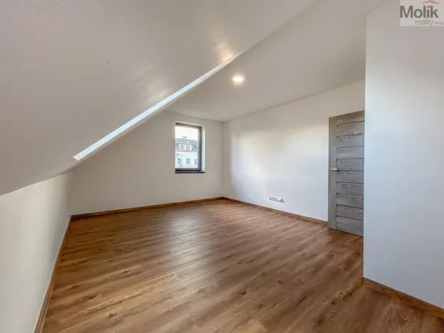 Pronájem rodinného domu, Dubí, Zahradní, 160 m2