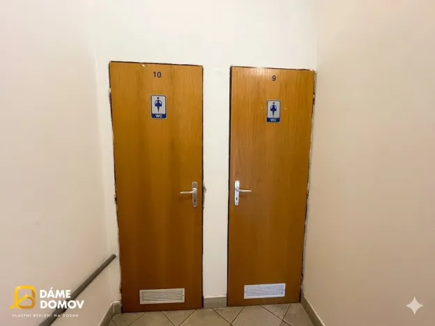 Pronájem obchodního prostoru, Hodonín, Masarykovo nám., 20 m2