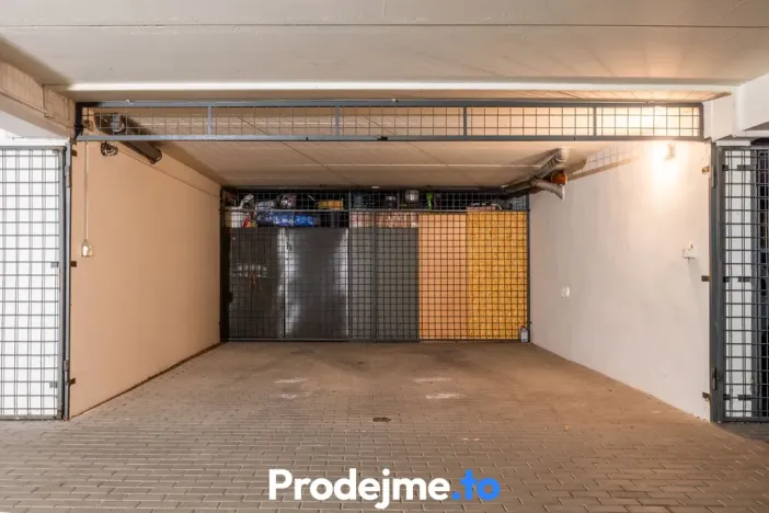 Prodej garáže, Znojmo, náměstí Svobody, 30 m2