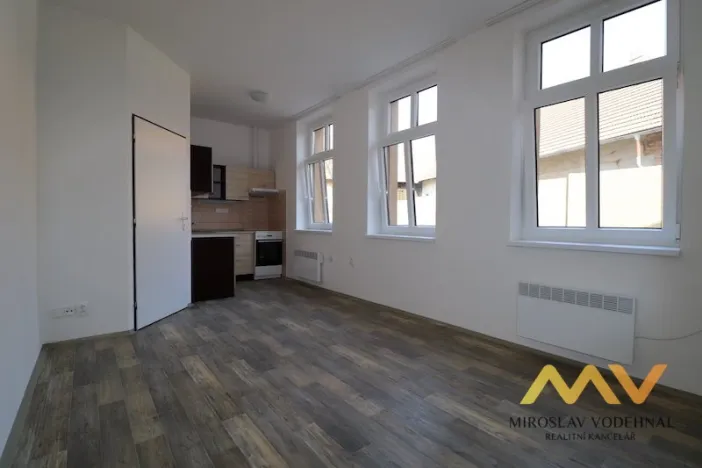 Pronájem bytu 1+kk, Hradec Králové - Nový Hradec Králové, Hlavní, 25 m2