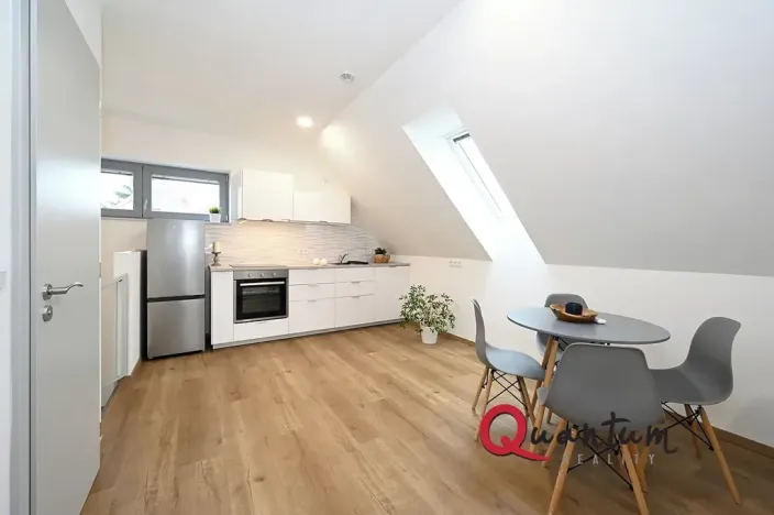 Pronájem kanceláře, Praha - Holyně, Za Knotkem, 79 m2