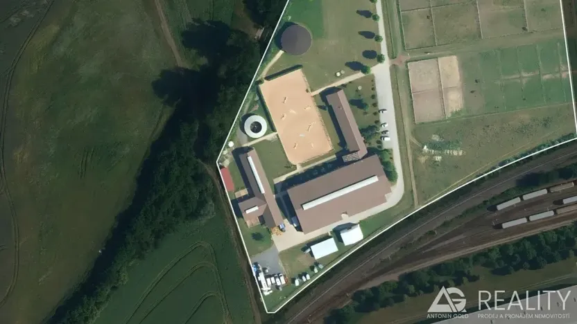 Prodej zemědělského objektu, Úžice, 5128 m2