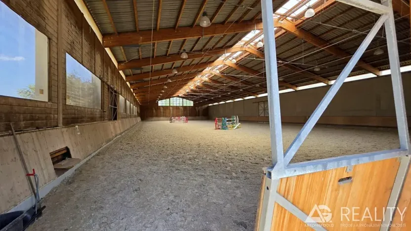 Prodej zemědělského objektu, Úžice, 5128 m2