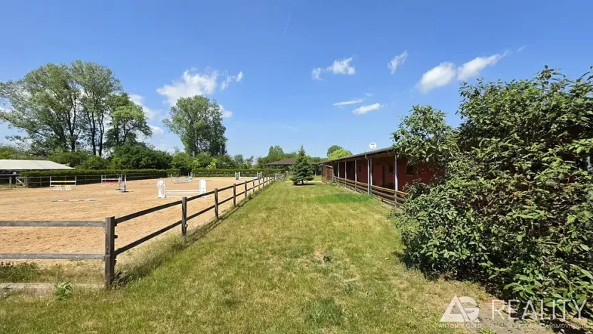 Prodej zemědělského objektu, Úžice, 5128 m2