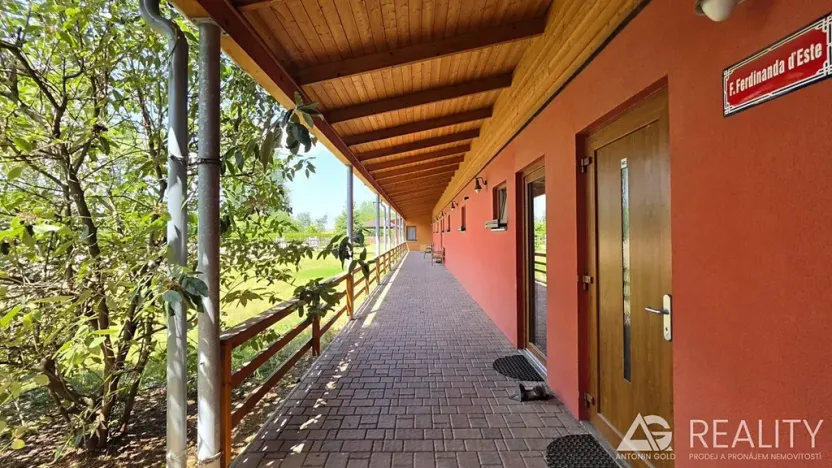 Prodej zemědělského objektu, Úžice, 5128 m2