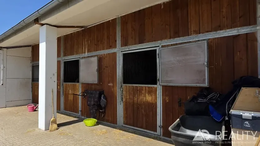 Prodej zemědělského objektu, Úžice, 5128 m2